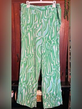 Lilly Pulitzer Green and White Swirl Pants size large